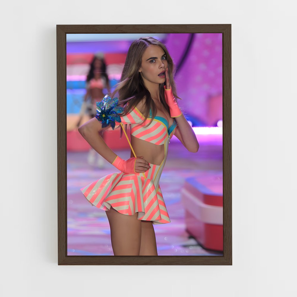 ap-cara delevingne-3 cadre Bois foncé