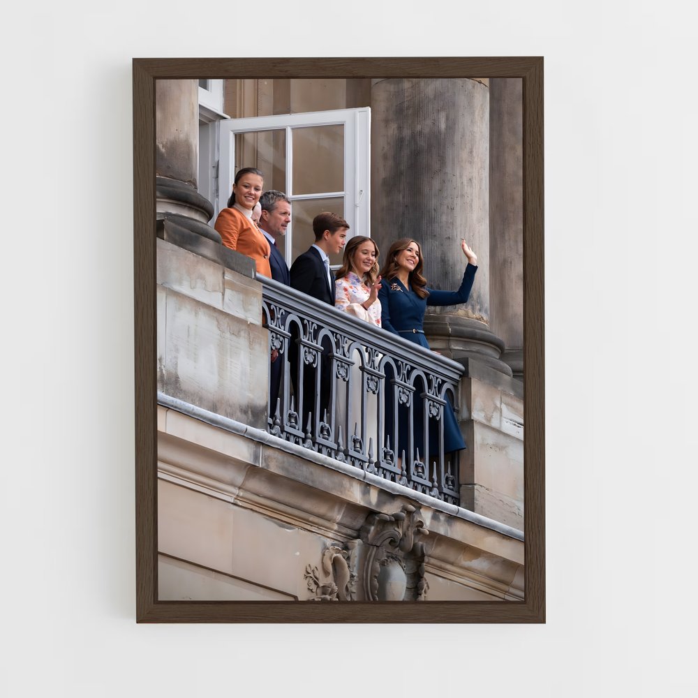 ap-danish royal family-9 cadre Bois foncé