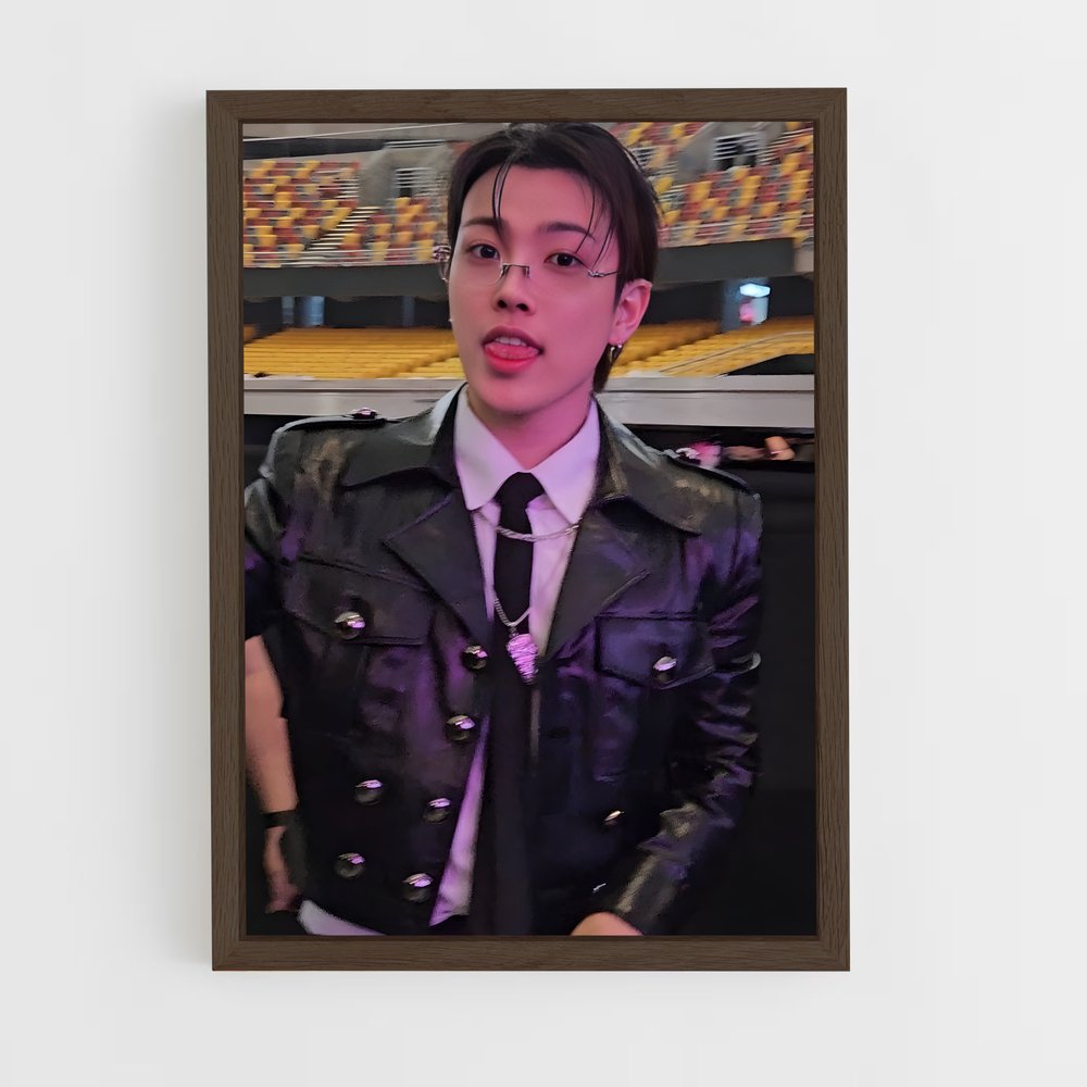ap-hongjoong-6 cadre Bois foncé