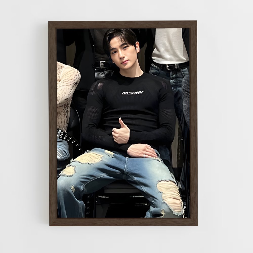 ap-hyunjae-5 cadre Bois foncé
