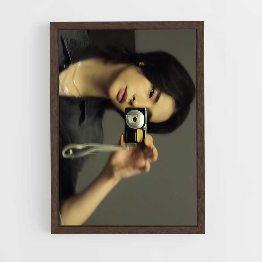 ap-hyunjin-9 cadre Bois foncé