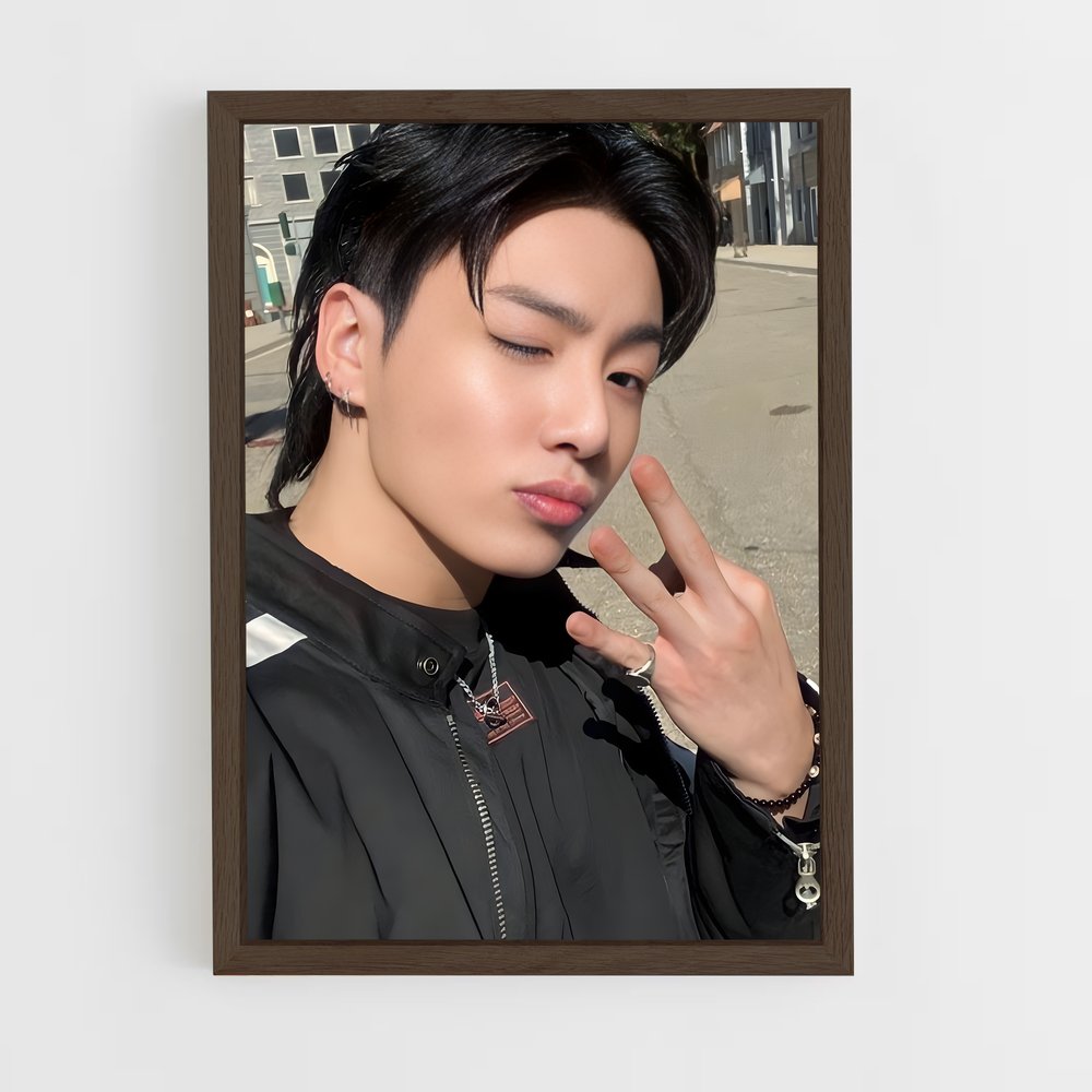 ap-jungkook-10 cadre Bois foncé