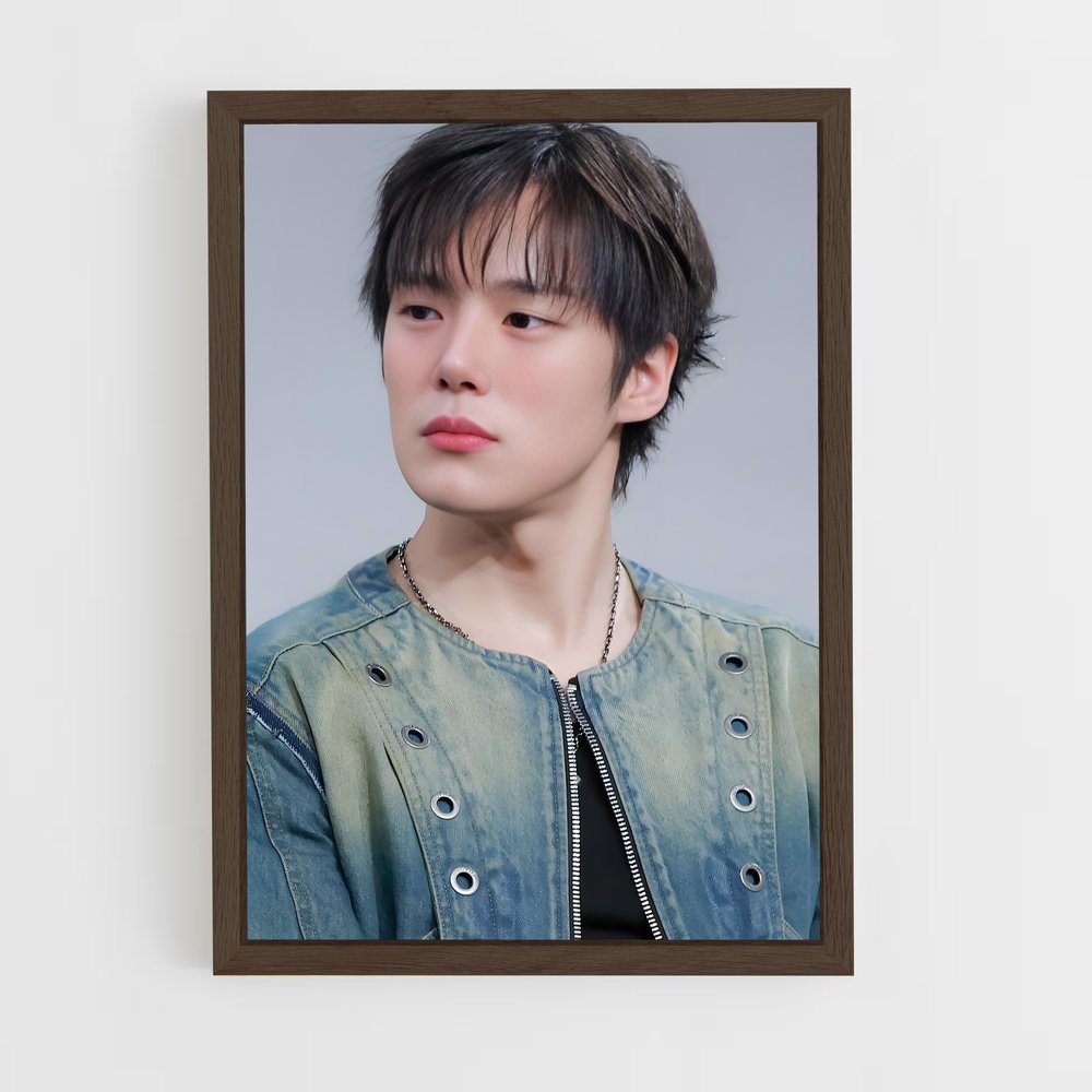 ap-minhyuk-3 cadre Bois foncé