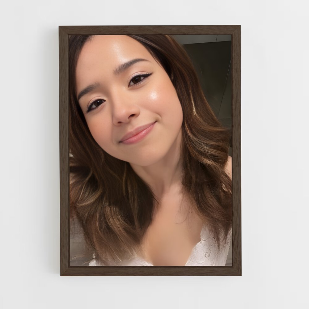 ap-pokimane-4 cadre Bois foncé