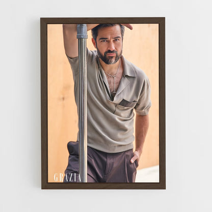 ap-alfonso herrera-5 cadre Bois foncé