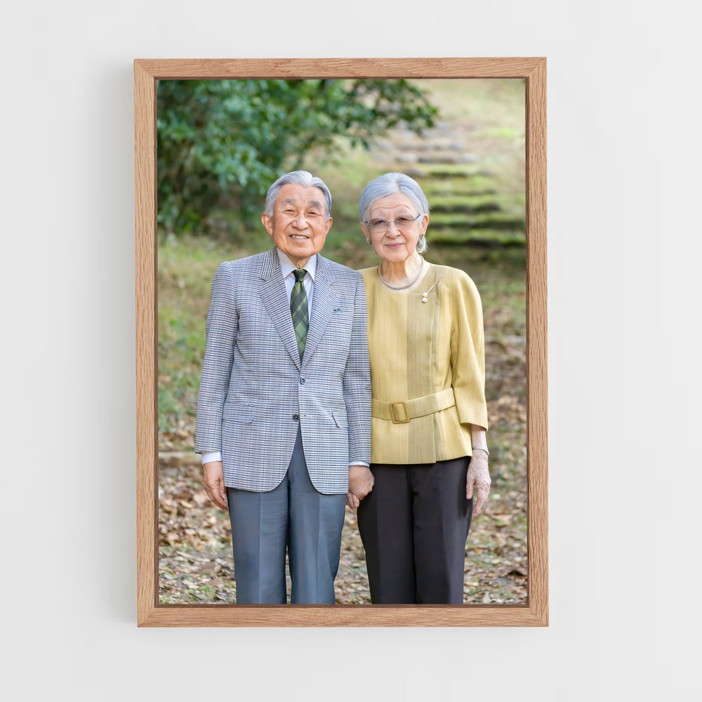 ap-empress emerita michiko-3 cadre Bois clair