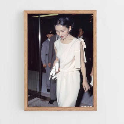ap-empress emerita michiko-4 cadre Bois clair