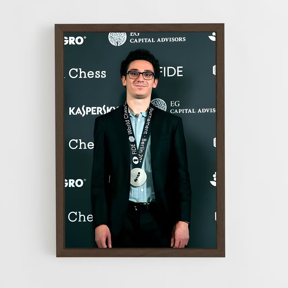 ap-fabiano caruana-4 cadre Bois foncé