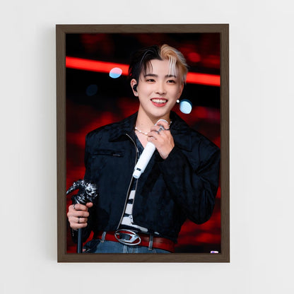 ap-hongjoong-2 cadre Bois foncé