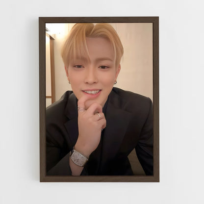 ap-hongjoong-3 cadre Bois foncé