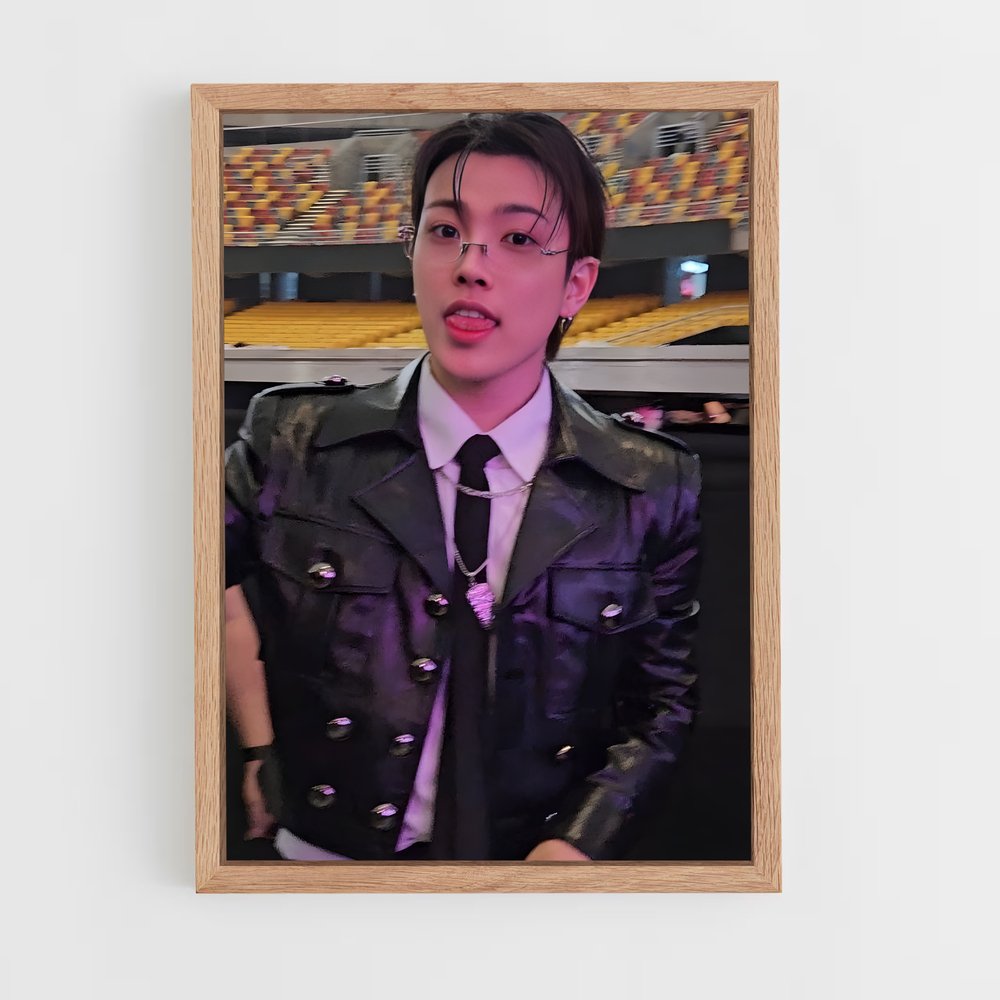 ap-hongjoong-6 cadre Bois clair