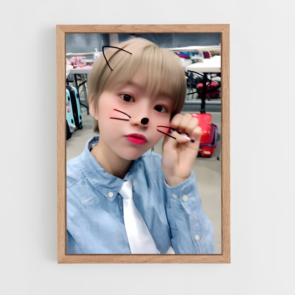 ap-hyebin-1 cadre Bois clair