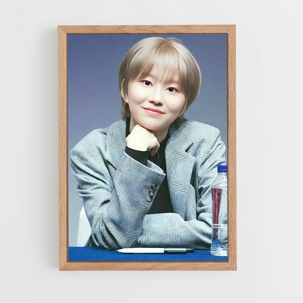 ap-hyebin-6 cadre Bois clair