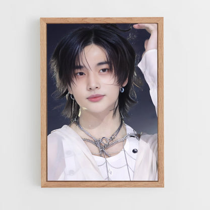 ap-hyunjin-10 cadre Bois clair