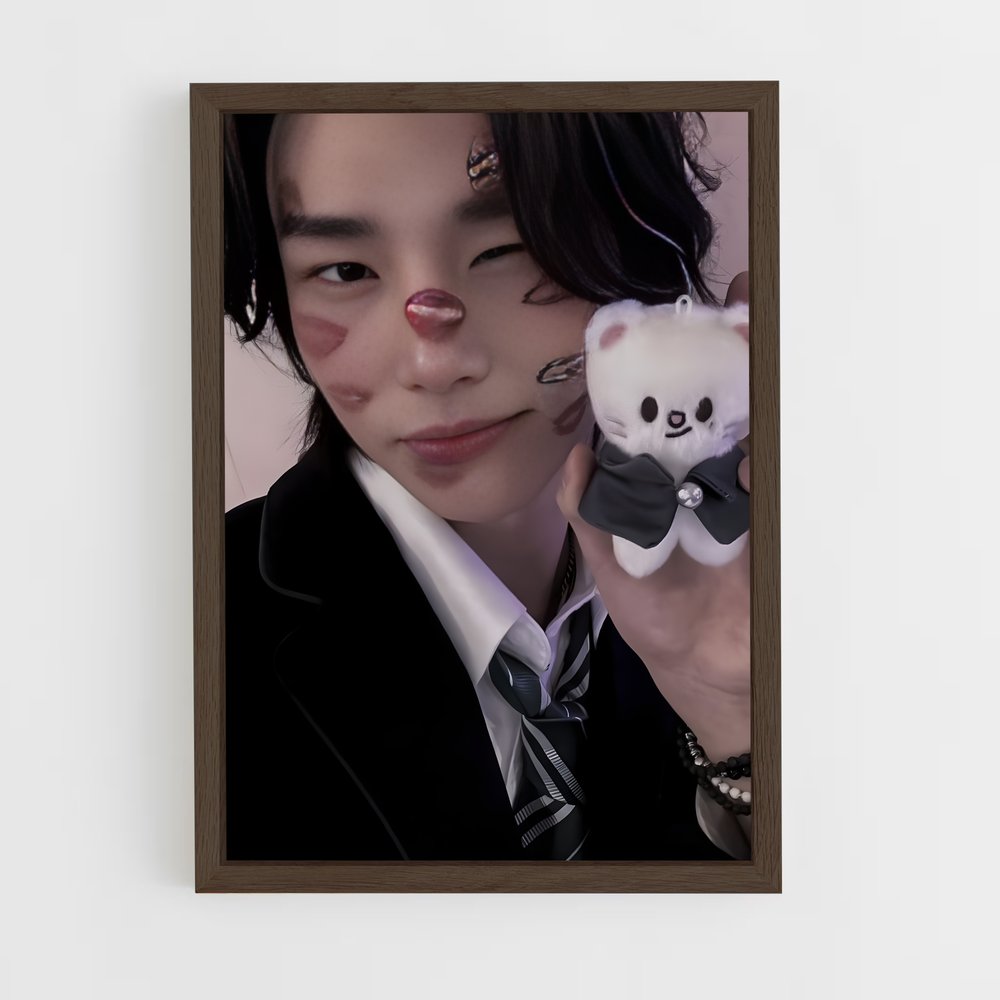 ap-hyunjin-12 cadre Bois foncé