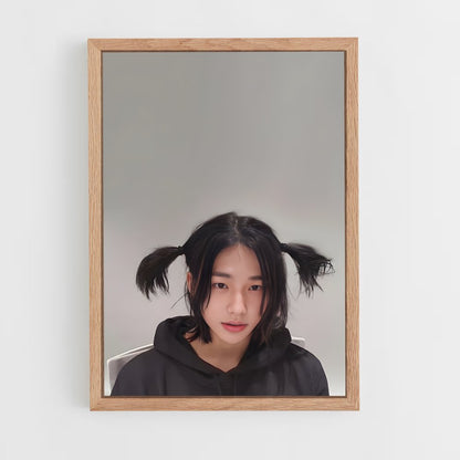 ap-hyunjin-6 cadre Bois clair