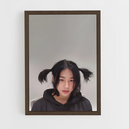 ap-hyunjin-6 cadre Bois foncé