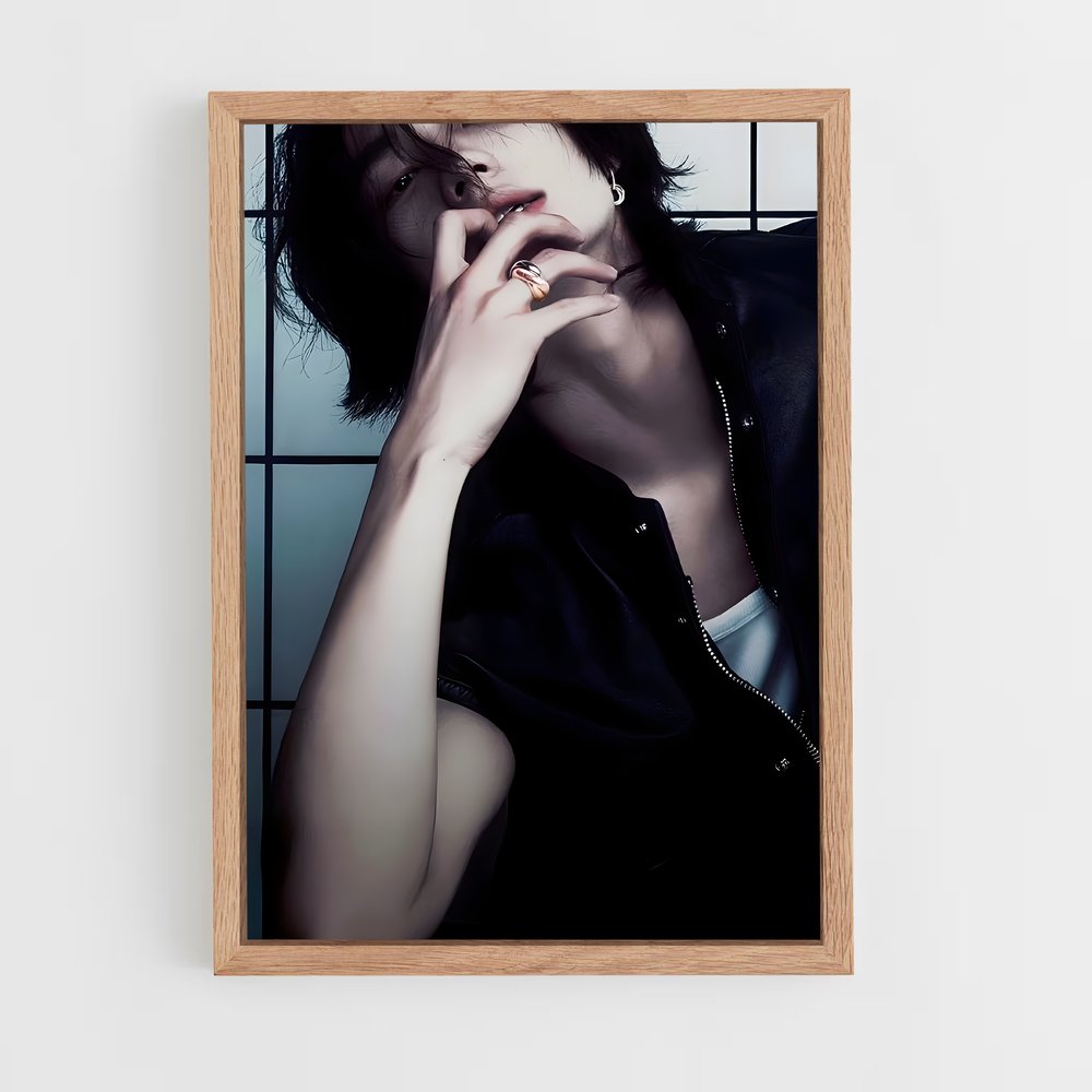 ap-hyunjin-7 cadre Bois clair