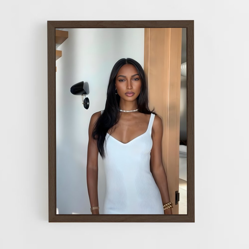 ap-jasmine tookes-7 cadre Bois foncé
