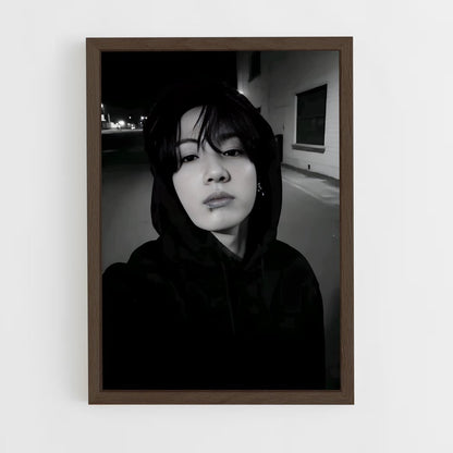 ap-jungkook-5 cadre Bois foncé