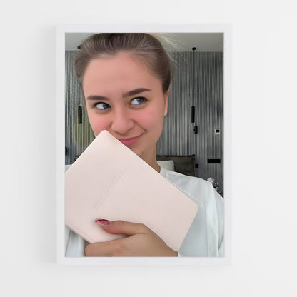 ap-katya adushkina-2 cadre Blanc