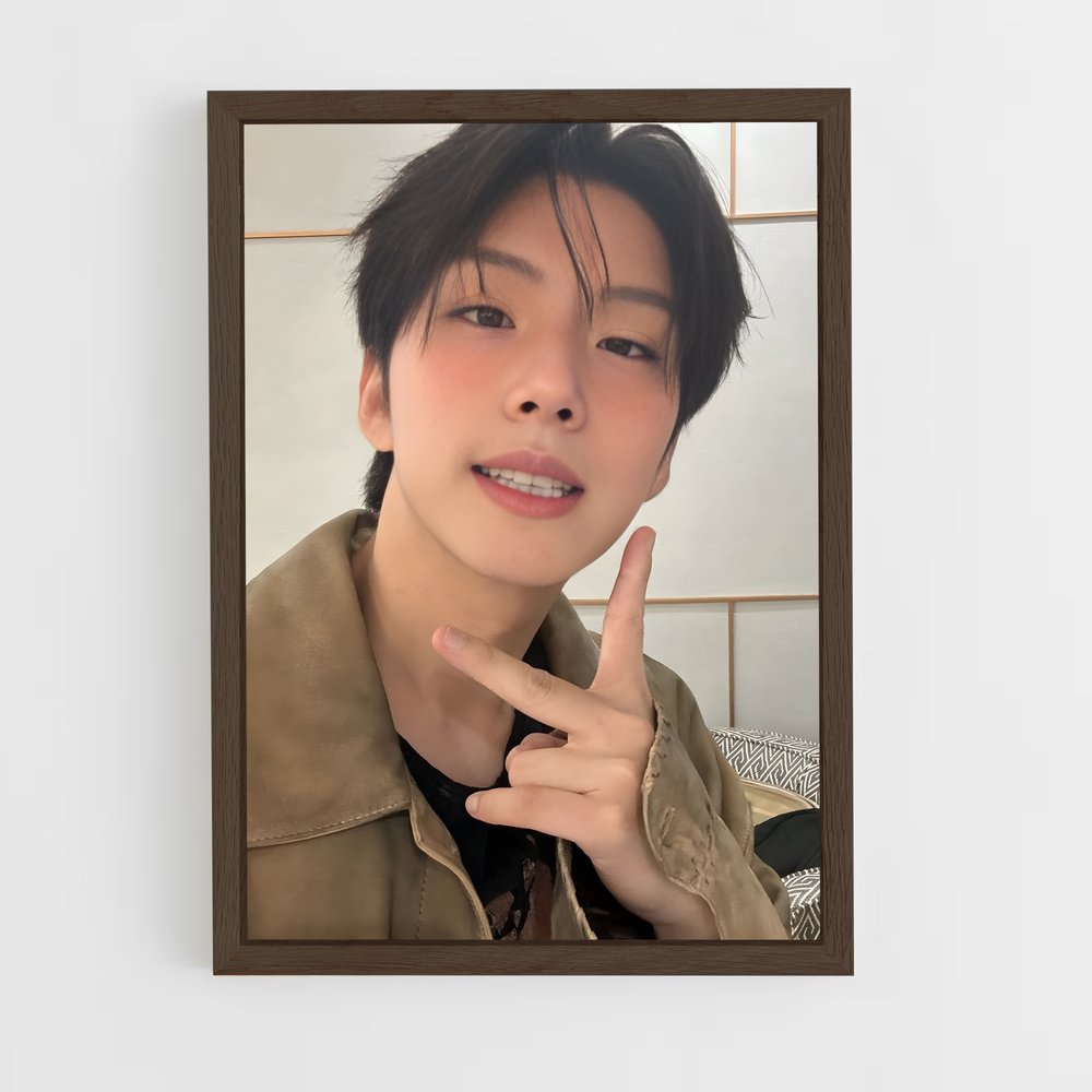 ap-kihyun-1 cadre Bois foncé