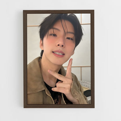 ap-kihyun-1 cadre Bois foncé