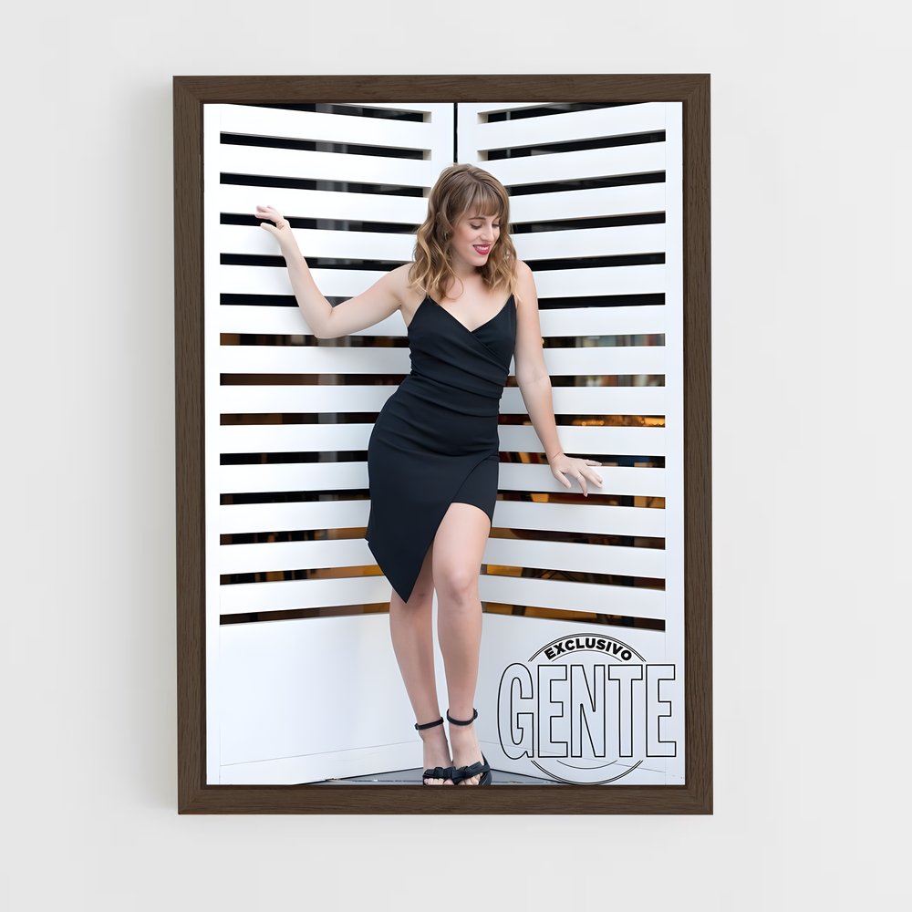 ap-laura esquivel-3 cadre Bois foncé