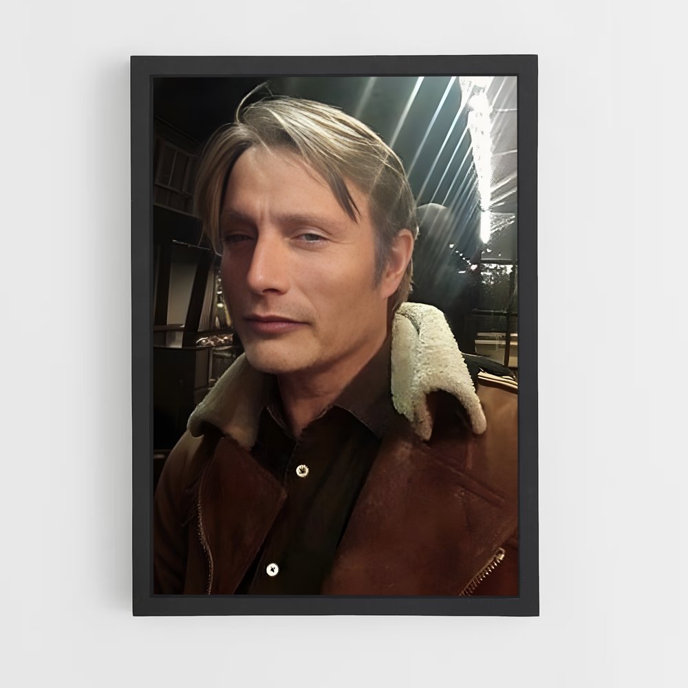 ap-mads mikkelsen-1 cadre Noir
