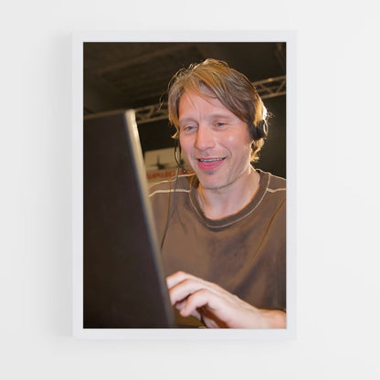 ap-mads mikkelsen-2 cadre Blanc