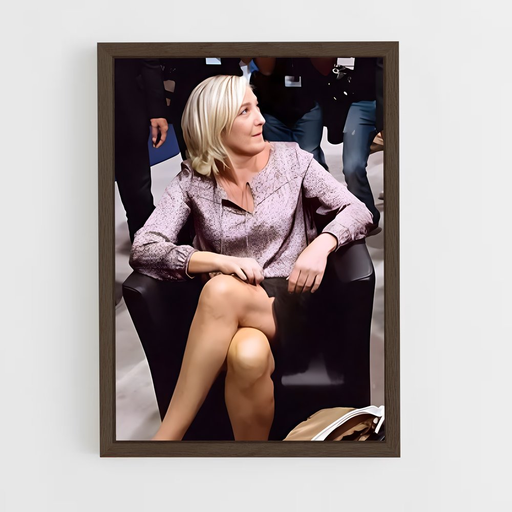 ap-marine le pen-11 cadre Bois foncé