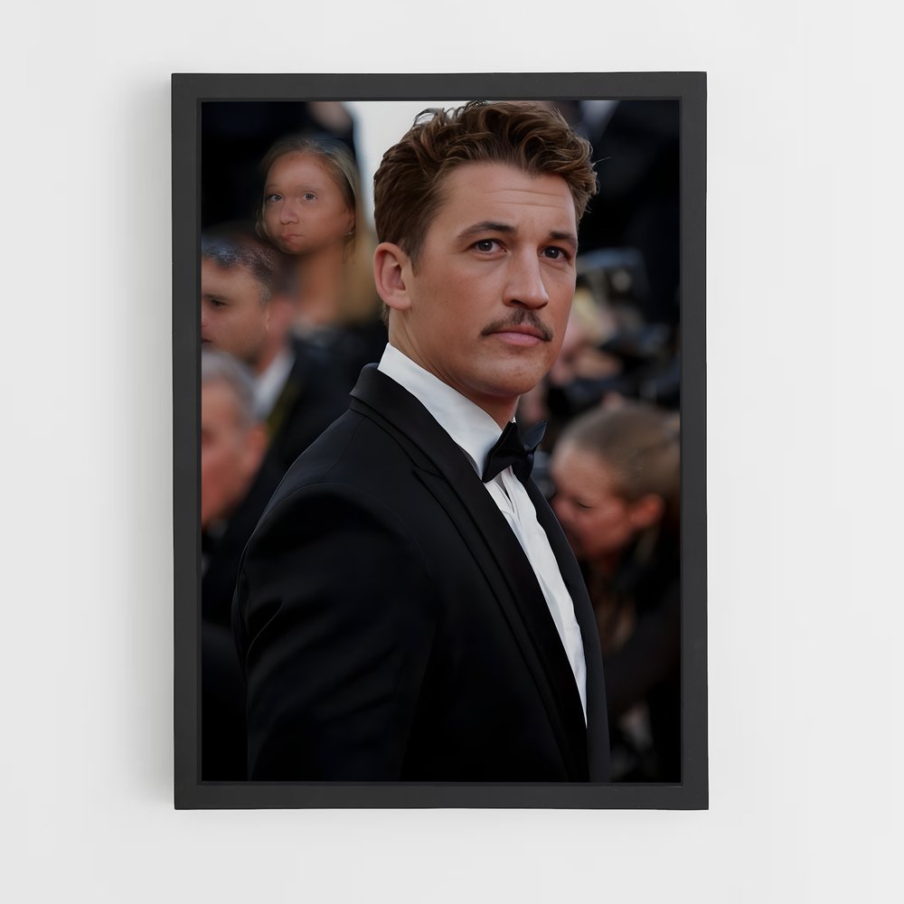 ap-miles teller-1 cadre Noir