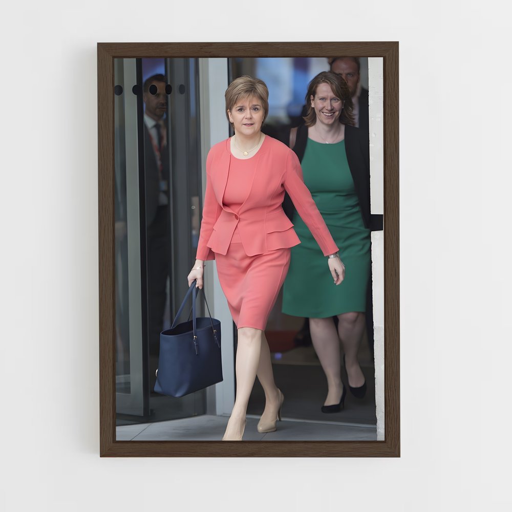 ap-nicola sturgeon-3 cadre Bois foncé