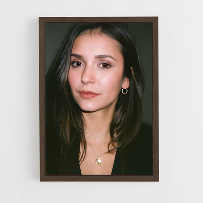 ap-nina dobrev-5 cadre Bois foncé