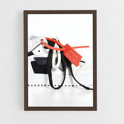 ap-off-white-9 cadre Bois foncé