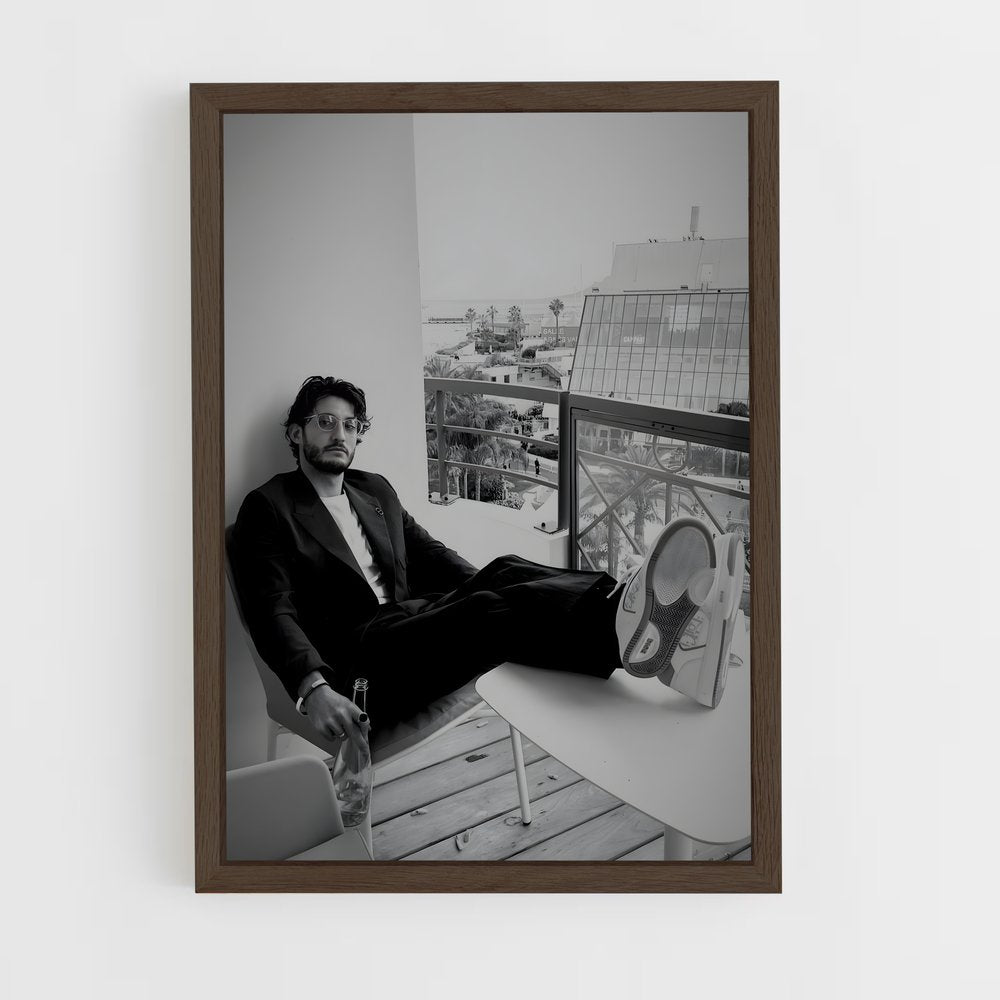 ap-pierre niney-1 cadre Bois foncé