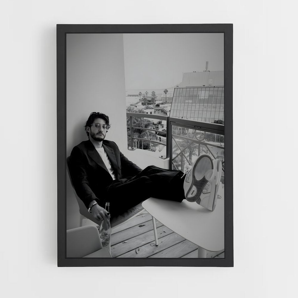 ap-pierre niney-1 cadre Noir