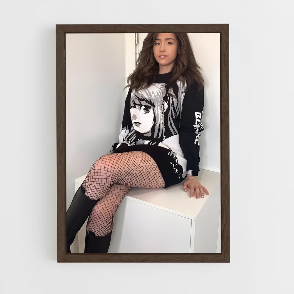 ap-pokimane-5 cadre Bois foncé