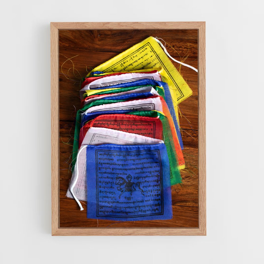ap-prayer flags-3 cadre Bois clair