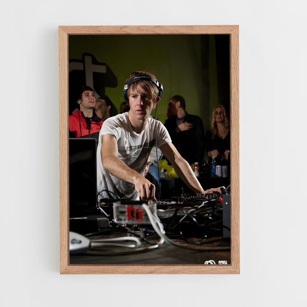 ap-richie hawtin-1 cadre Bois clair