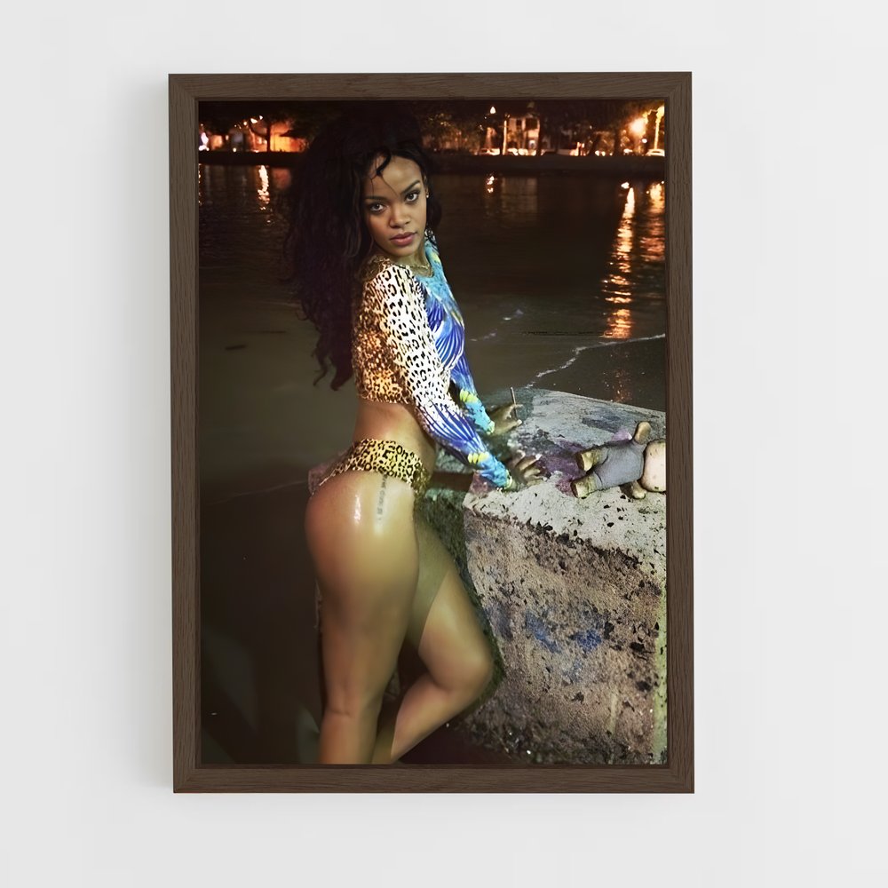 ap-rihanna-6 cadre Bois foncé