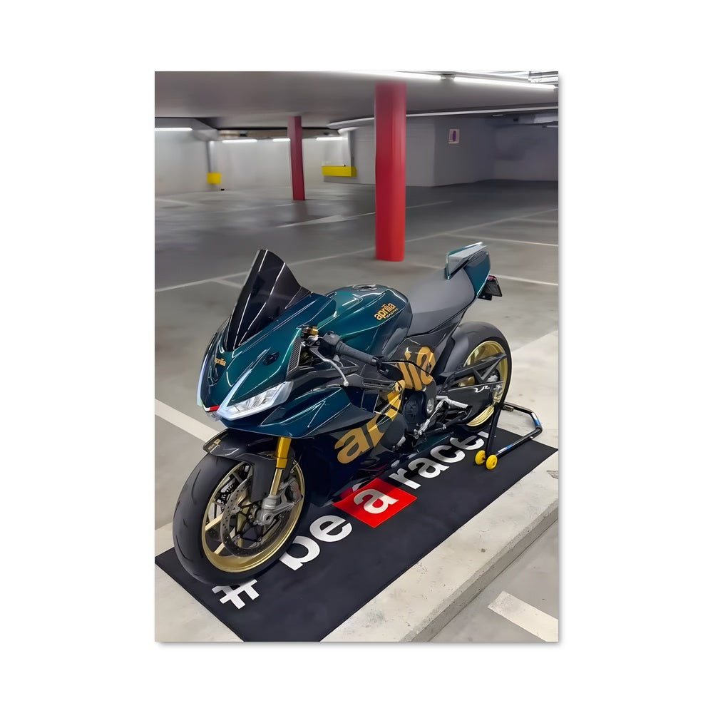 Poster Rsv4 au Garage