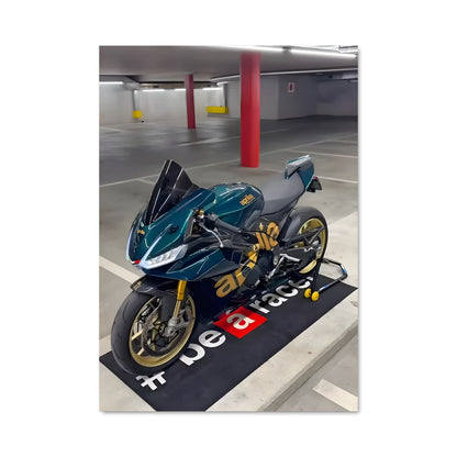 Poster Rsv4 au Garage