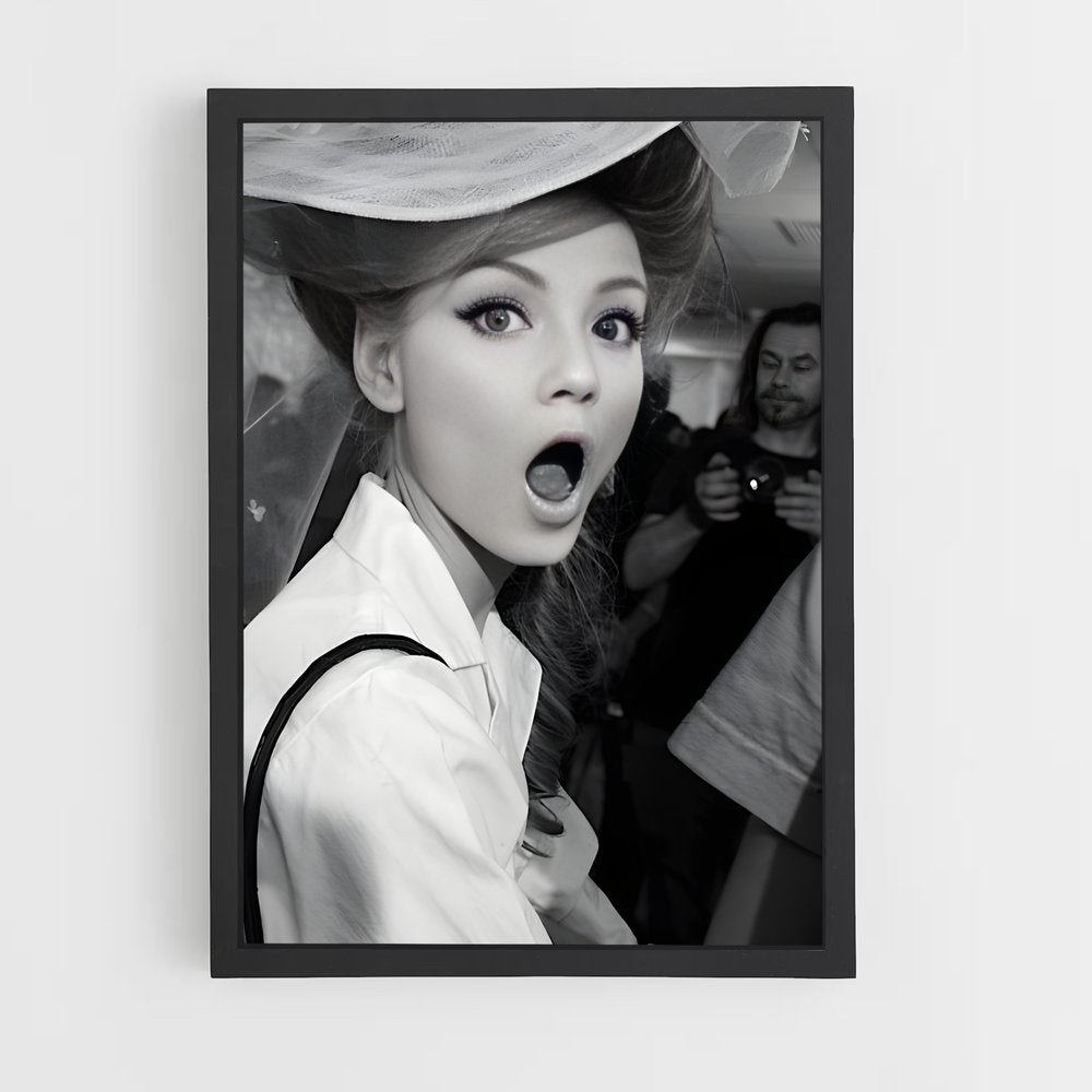 ap-surprised face-1 cadre Noir