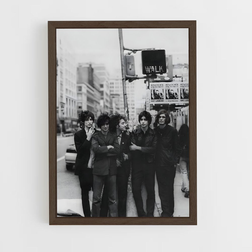 ap-the strokes-1 cadre Bois foncé