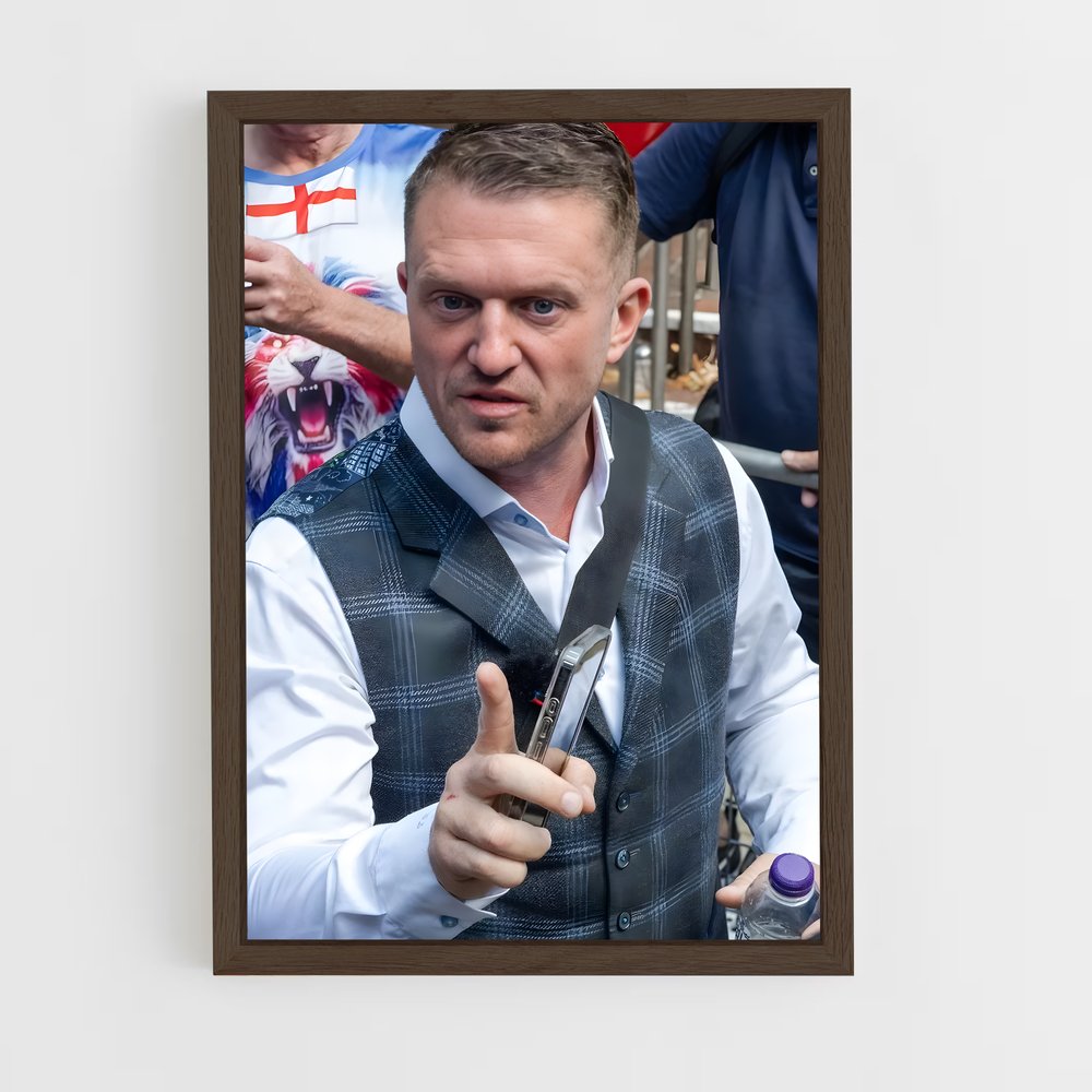 ap-tommy robinson-4 cadre Bois foncé
