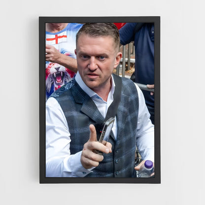 ap-tommy robinson-4 cadre Noir