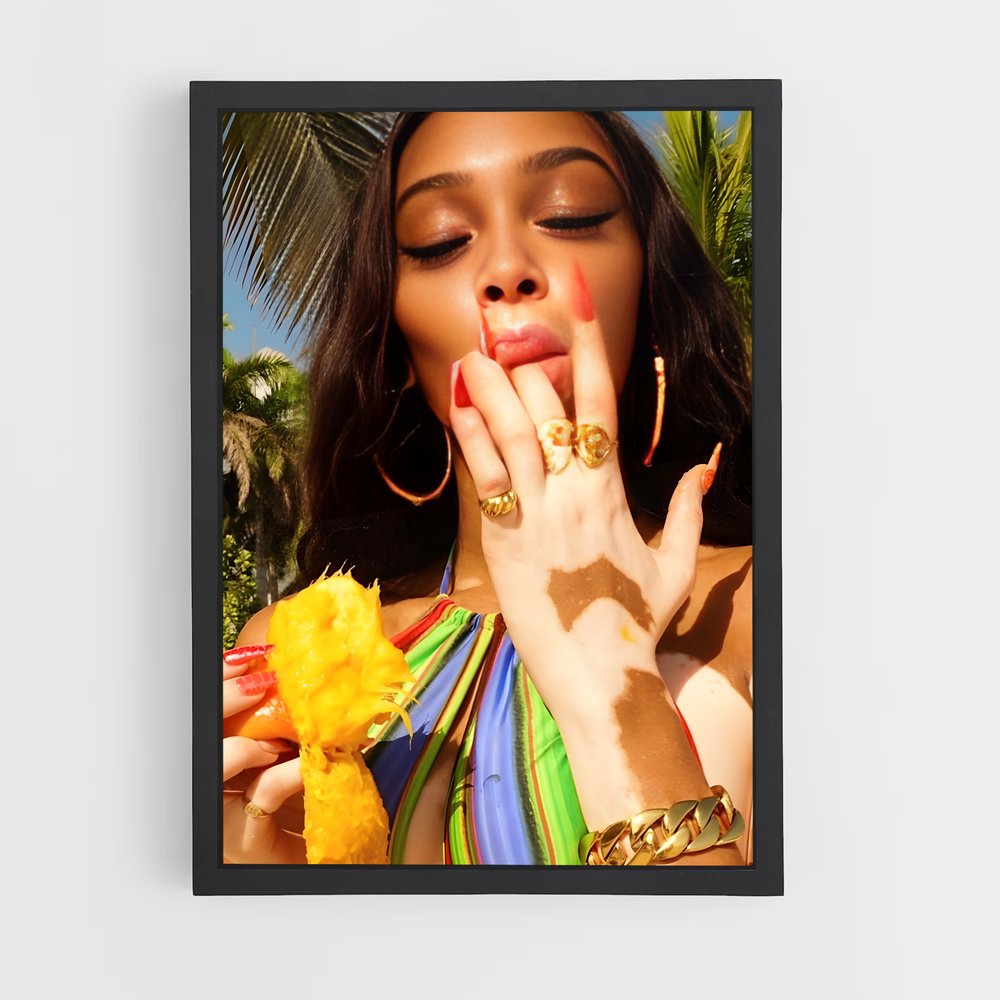 ap-winnie harlow-8 cadre Noir