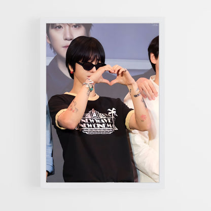 ap-yesung-5 cadre Blanc