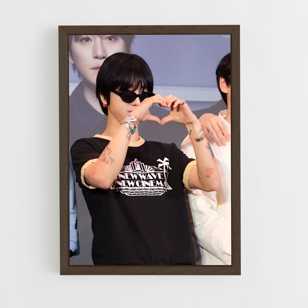 ap-yesung-5 cadre Bois foncé